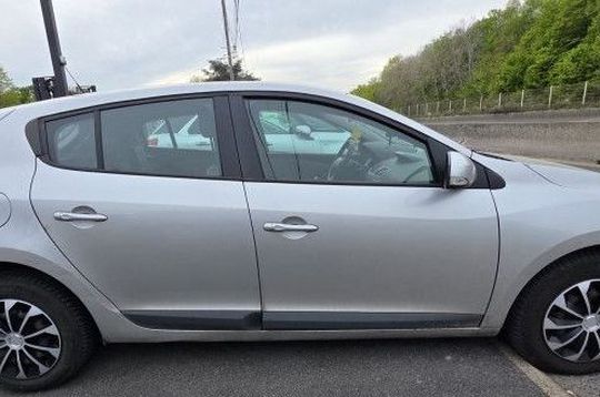 Renault Megane III 1.5 DCI 85CH AUTHENTIQUE ECO² -CLIM- occasion en vente à Claye-Souilly 
								